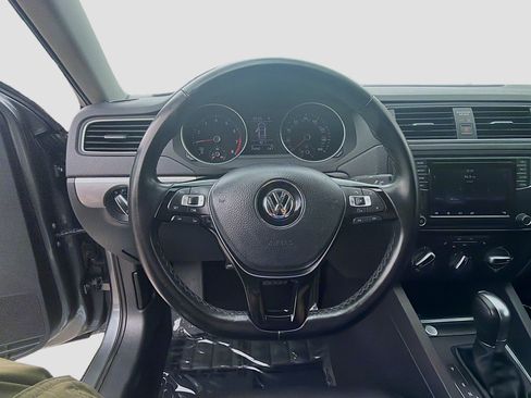 Used 2017 Volkswagen Jetta SE FWD image 10
