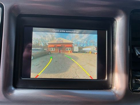 Used 2019 Dodge Challenger SXT image 17