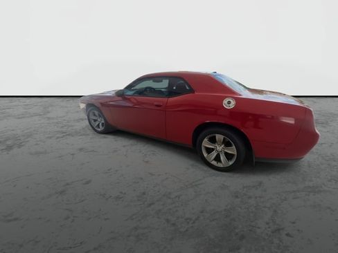Used 2016 Dodge Challenger SXT RWD image 6