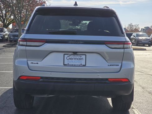 Used 2025 Jeep Grand Cherokee Limited w/ Black Appearance Package image 17