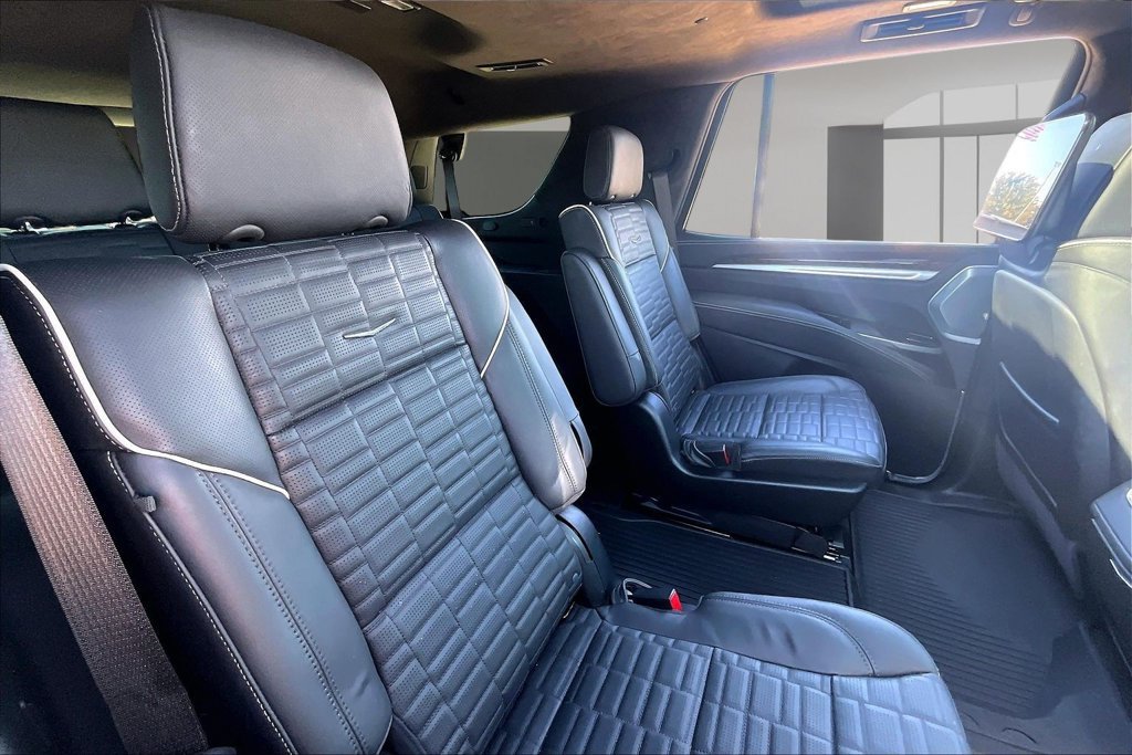 Used 2026 Cadillac Escalade Platinum Sport w/ LPO, Floor Liner Package AWD/4WD image 29