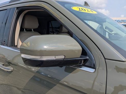Used 2024 Ford Expedition Limited RWD image 12