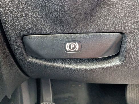 Used 2009 Mercedes-Benz C 300 Sedan image 27