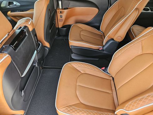 New 2026 Chrysler Pacifica Pinnacle image 27