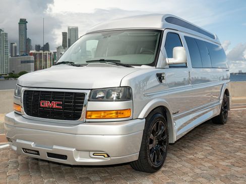 Used 2022 GMC Savana 2500 Extended RWD image 2