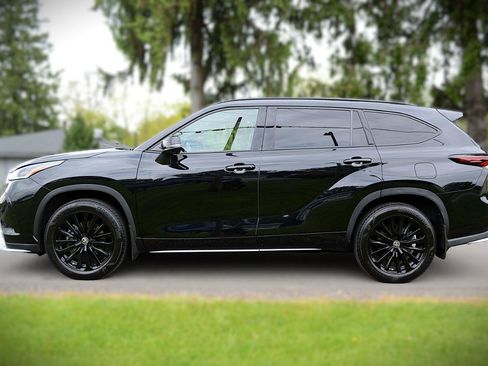 Used 2024 Toyota Highlander XSE AWD/4WD image 8