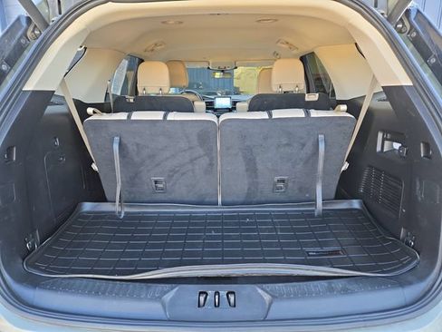 Used 2020 Ford Explorer XLT w/ Equipment Group 202A AWD/4WD image 33