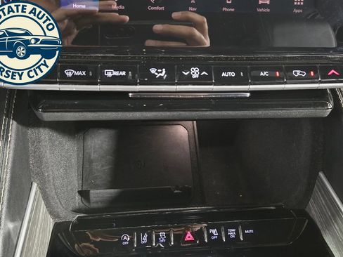 Used 2024 Jeep Wagoneer L Series II AWD/4WD image 17