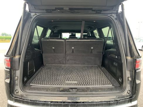 Used 2024 Jeep Wagoneer L Series II w/ Flexible Seating Group AWD/4WD image 23