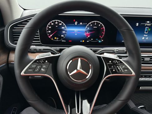 Used 2026 Mercedes-Benz GLS 450 4MATIC image 11