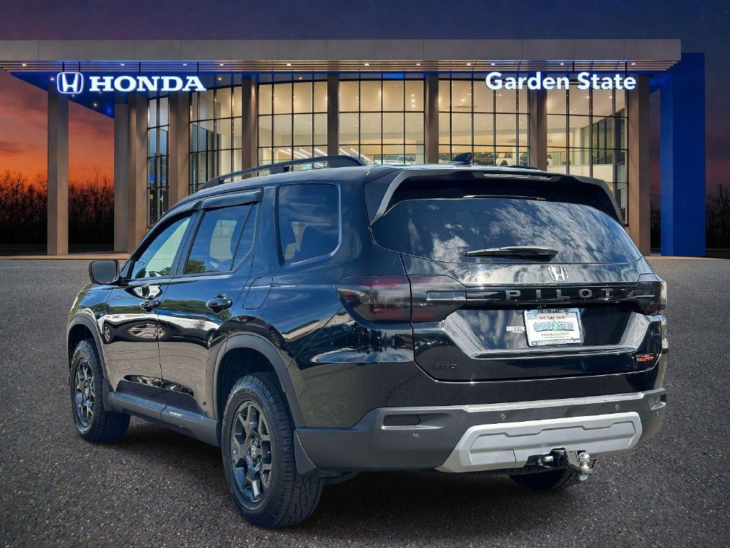 Certified 2024 Honda Pilot TrailSport image 4