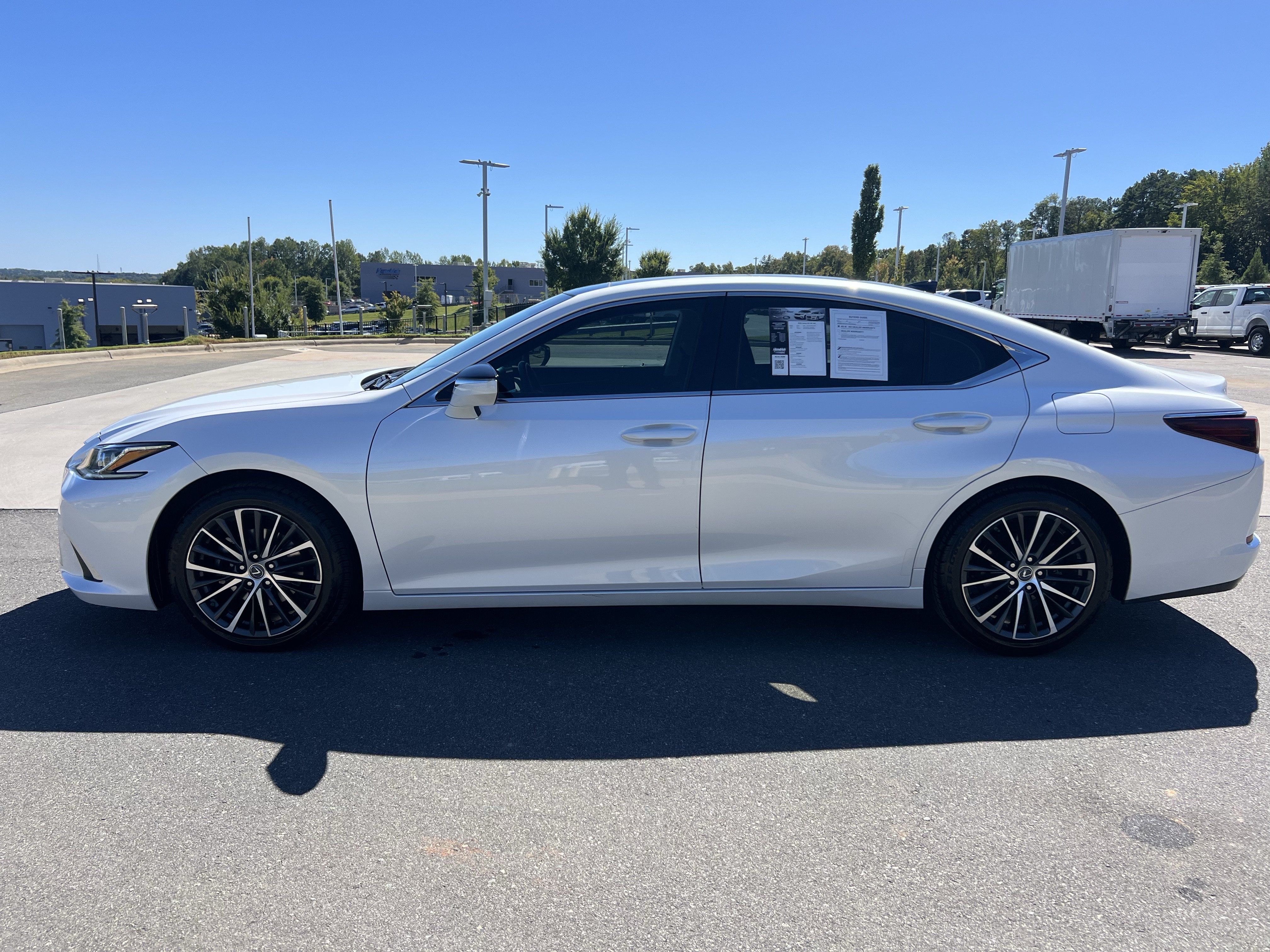 Used 2024 Lexus ES 350 w/ Premium Package FWD image 6
