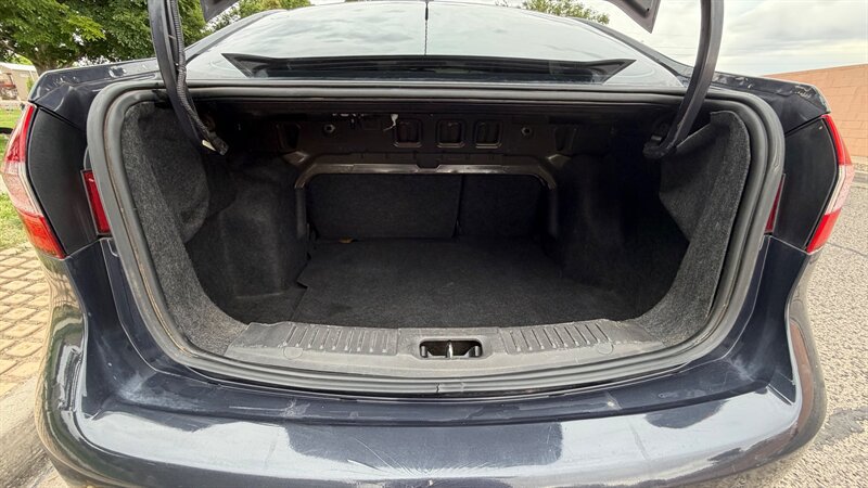 Used 2013 Ford Fiesta Titanium FWD image 11