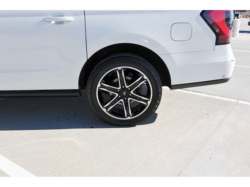 Used 2021 Ford Expedition Max Limited image 30