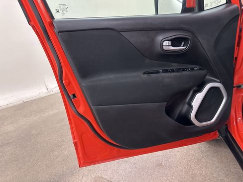 Used 2020 Jeep Renegade Latitude image 28