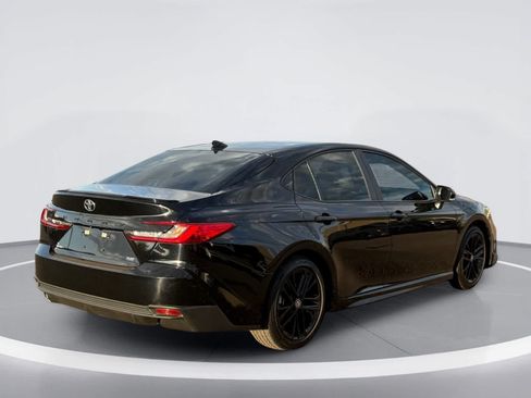 Used 2025 Toyota Camry SE w/ Convenience Package FWD image 5
