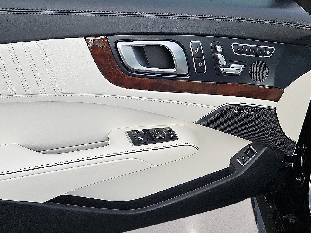 Used 2020 Mercedes-Benz SL 550 image 17