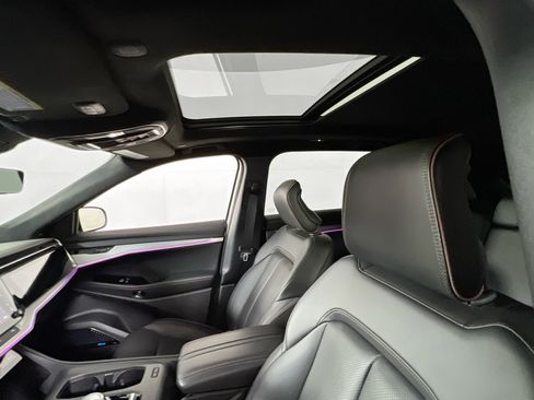 Used 2024 Jeep Wagoneer Launch Edition image 23