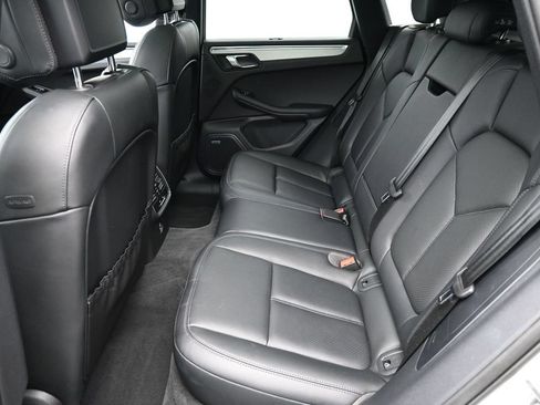 Certified 2026 Porsche Macan AWD/4WD image 7