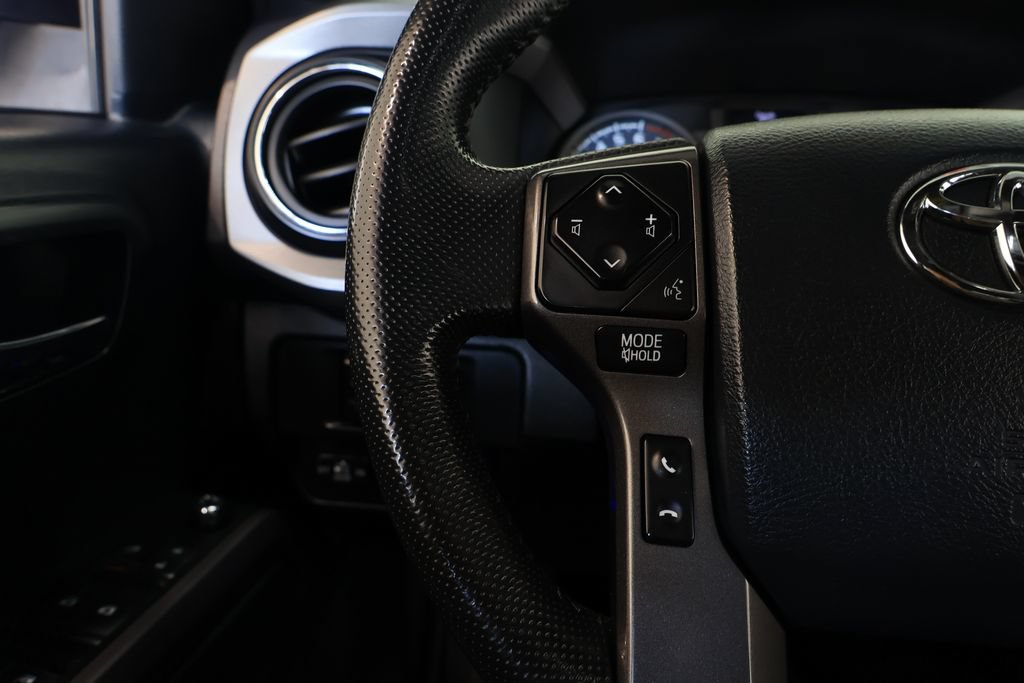 Used 2016 Toyota Tacoma TRD Sport AWD/4WD image 28