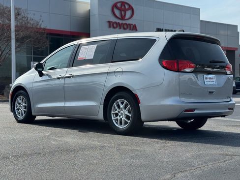 Used 2023 Chrysler Voyager LX image 9