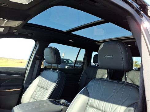 Certified 2025 Buick Enclave Avenir w/ Super Cruise Package image 19