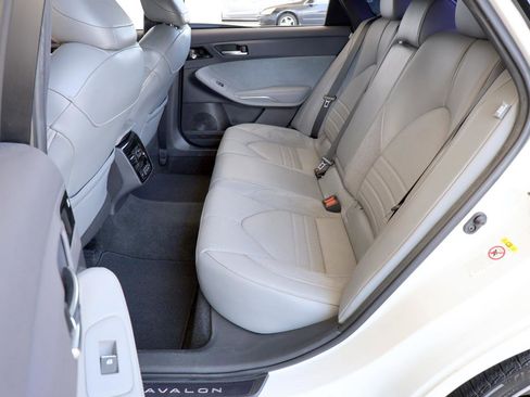 Used 2019 Toyota Avalon Touring FWD image 21