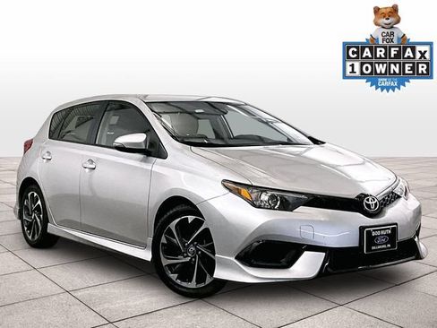 Used 2017 Toyota Corolla iM w/ Carpet Mat Package FWD image 2