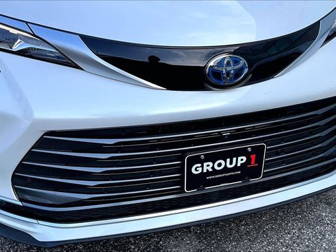 Used 2022 Toyota Sienna Platinum image 30