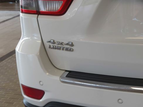 Used 2011 Jeep Grand Cherokee Limited image 61