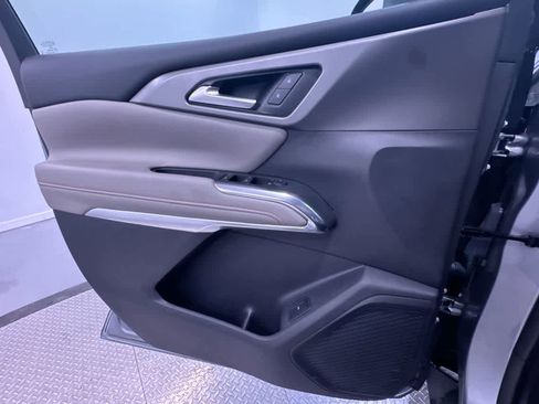 Used 2025 Chevrolet Traverse LT image 31