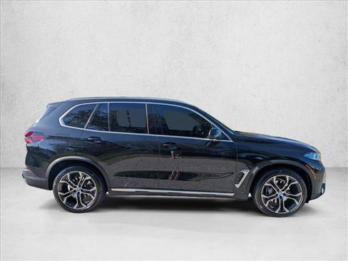 Used 2024 BMW X5 xDrive40i w/ Premium Package AWD/4WD image 4