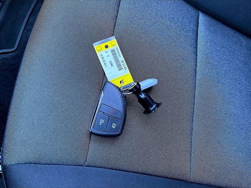 Used 2025 Chevrolet Colorado Trail Boss image 32