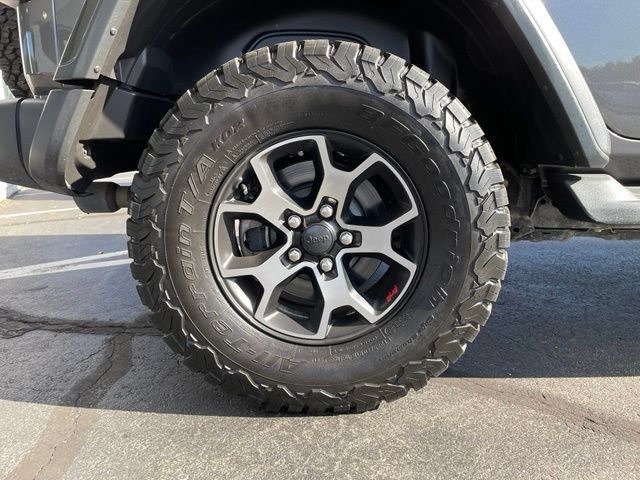 Used 2018 Jeep Wrangler Unlimited Rubicon w/ Dual Top Group AWD/4WD image 33