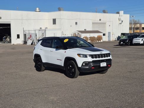 Used 2024 Jeep Compass Trailhawk AWD/4WD image 2