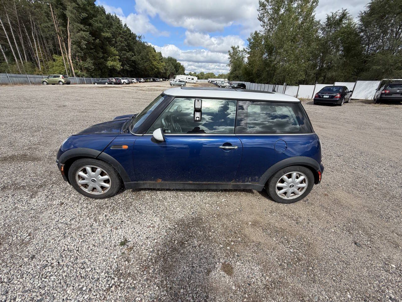 Used 2004 MINI Cooper Hardtop FWD image 2