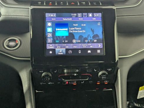 Used 2025 Jeep Grand Cherokee Altitude image 22