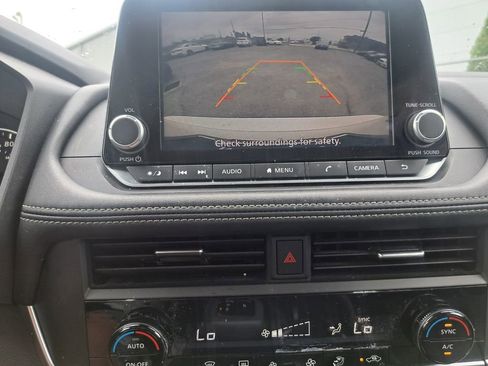 Used 2024 Nissan Rogue SV AWD/4WD image 11