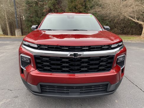 Used 2026 Chevrolet Traverse LT image 3