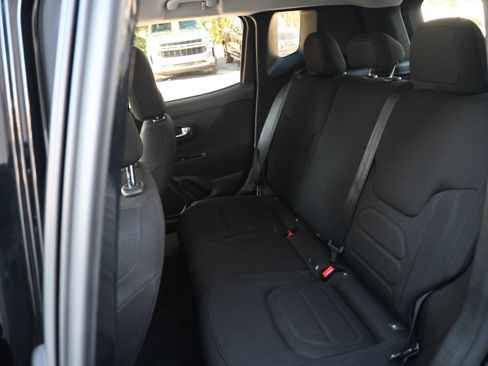 Used 2020 Jeep Renegade Latitude image 9