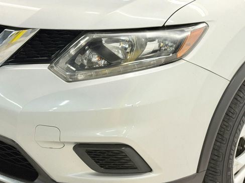 Used 2016 Nissan Rogue SV w/ SV Premium Package image 4