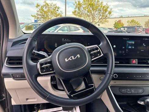 Certified 2025 Kia Carnival EX FWD image 25