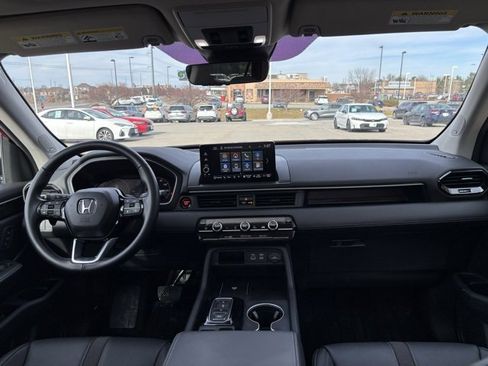 Certified 2025 Honda Pilot Touring image 30