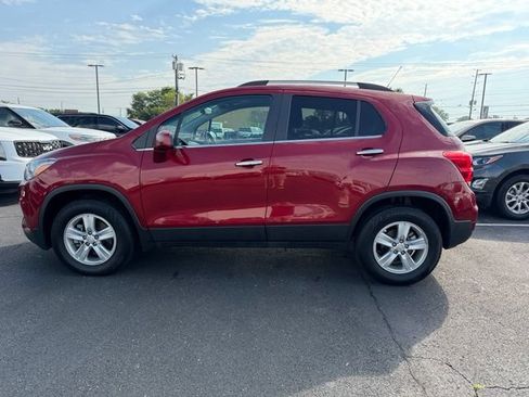 Used 2018 Chevrolet Trax LT w/ Sun & Sound Package AWD/4WD image 4