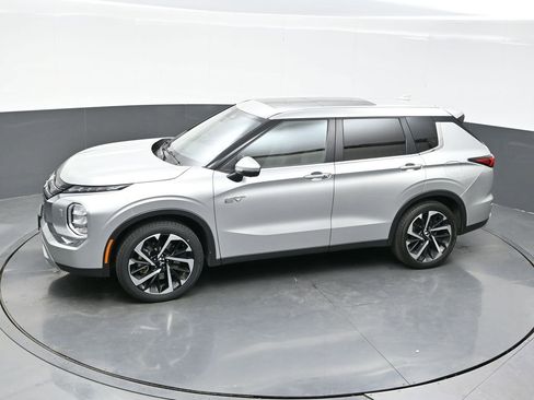 Used 2024 Mitsubishi Outlander SE image 40