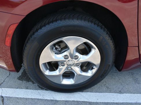 Used 2018 Chrysler Pacifica Touring-L FWD image 36