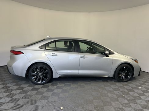 Used 2024 Toyota Corolla SE FWD image 2