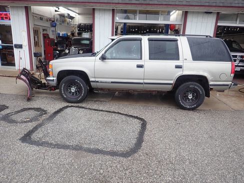 Used 1999 Chevrolet Tahoe Z71 w/ Preferred Equipment Group image 19