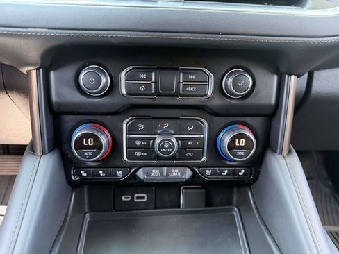Used 2021 Chevrolet Suburban High Country AWD/4WD image 19