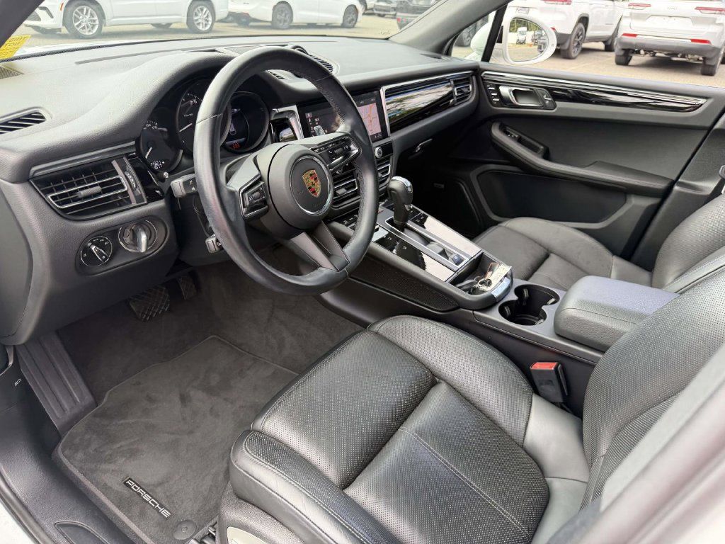 Used 2022 Porsche Macan AWD/4WD image 19